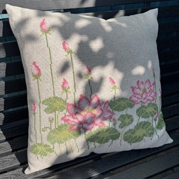 PINK LOTUS FLOWERS PILLOW - Pomp Stitch